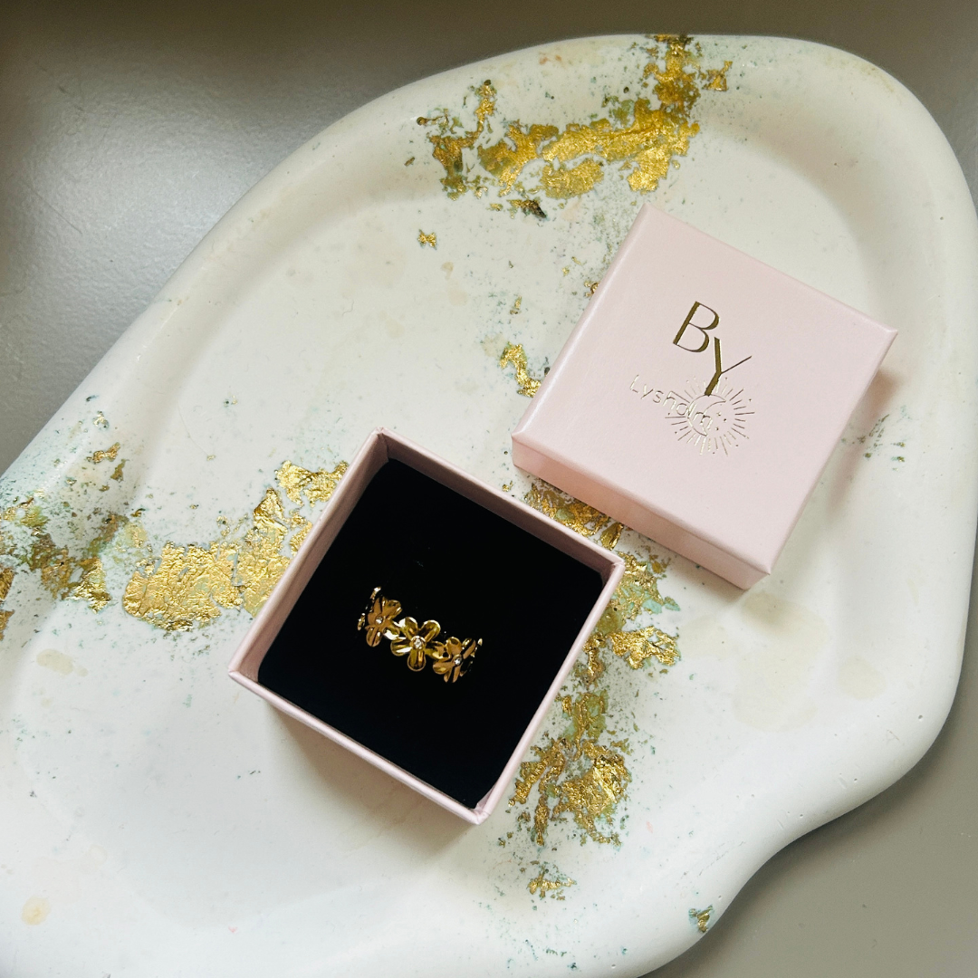 Diamond daisy ring