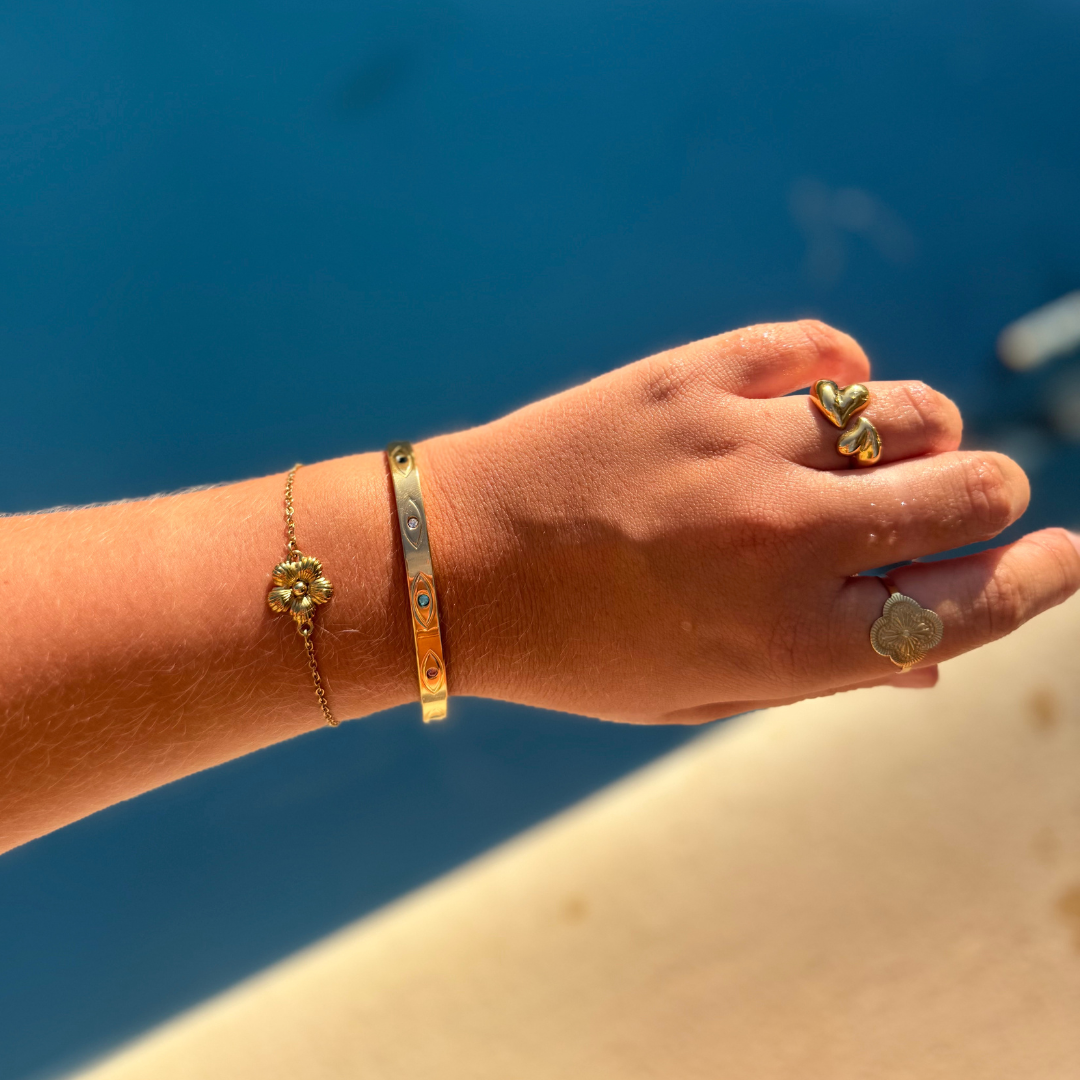 Eye bangle