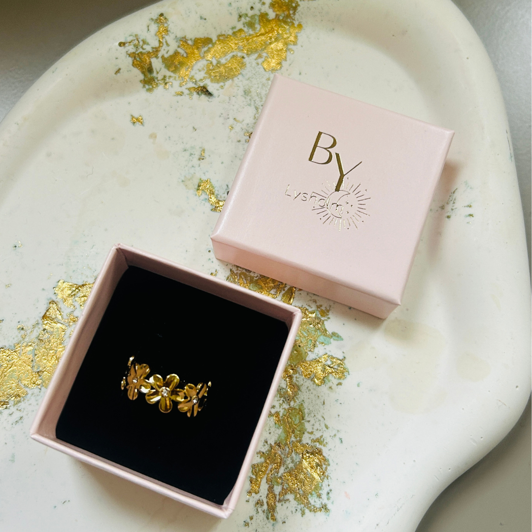 Diamond daisy ring