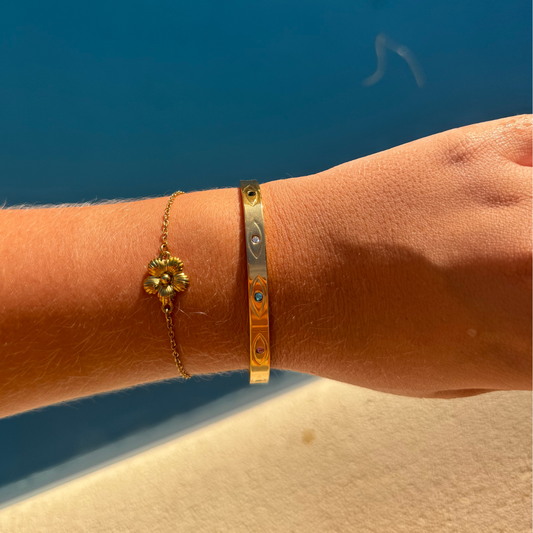 Eye bangle