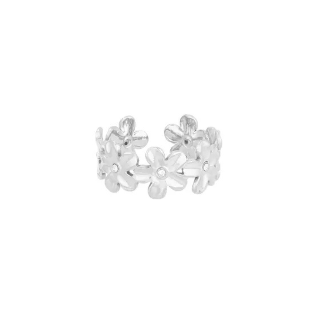 Diamond daisy ring